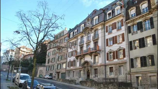 Immeubles anciens en enfilade à l'avenue de Béthusy à Lausanne, chantier mené en milieu habité